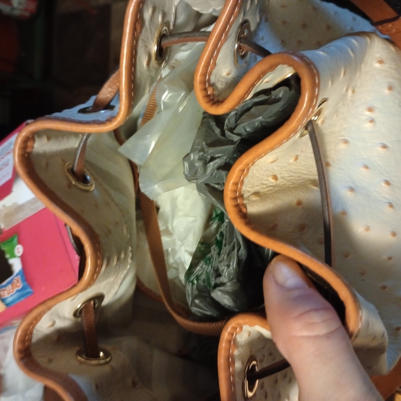 Dooney & Bourke White and Tan Shoulder Bag with Ostrich Texture - Picture 4 of 10